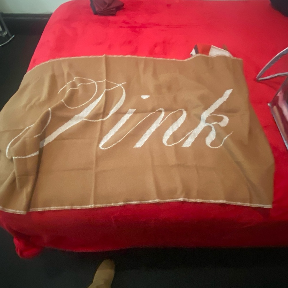 PINK BLANKET SCARF